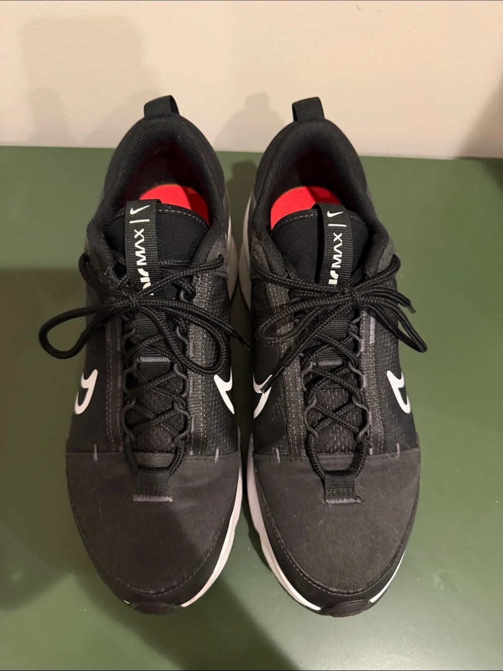 Women’s Black Nike AirMax | 9